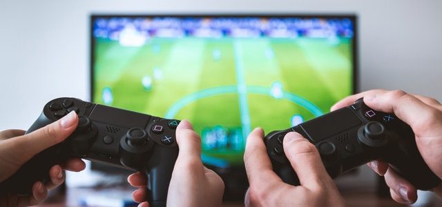 Carbon Footprint of Entertainment – Part III – Gaming and Social Media