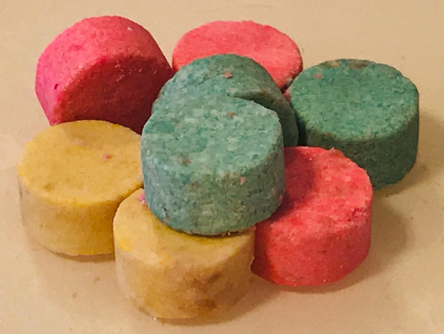 Toothy Tabs from LUSH in Toothy Fruity